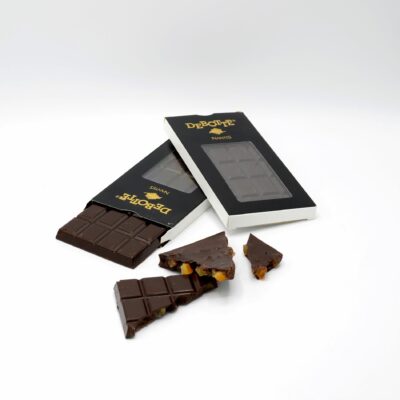 chocolat noir tablette avec morceaux d'orange