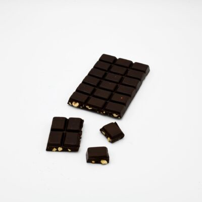 chocolat-tablettes-noir-tablettes200g-classiques-noir-noisettes-67-fondant