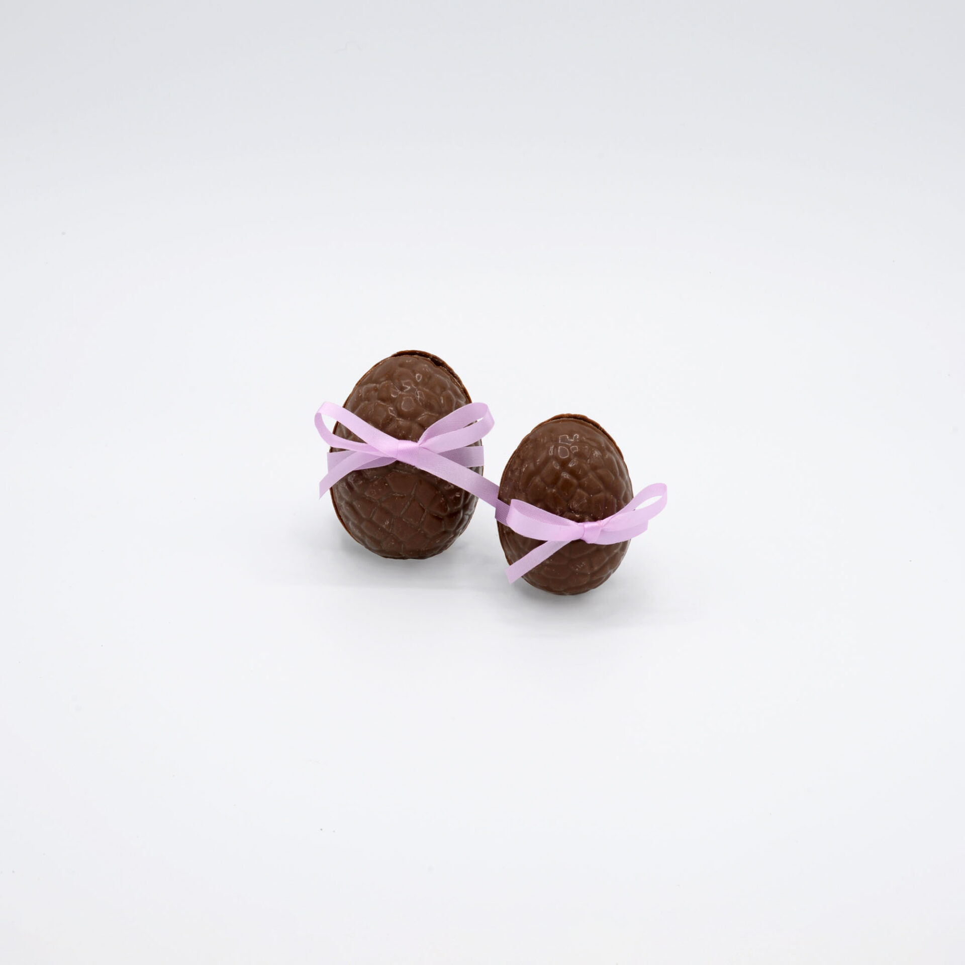 oeuf de pâques chocolat au lait en deux tailles