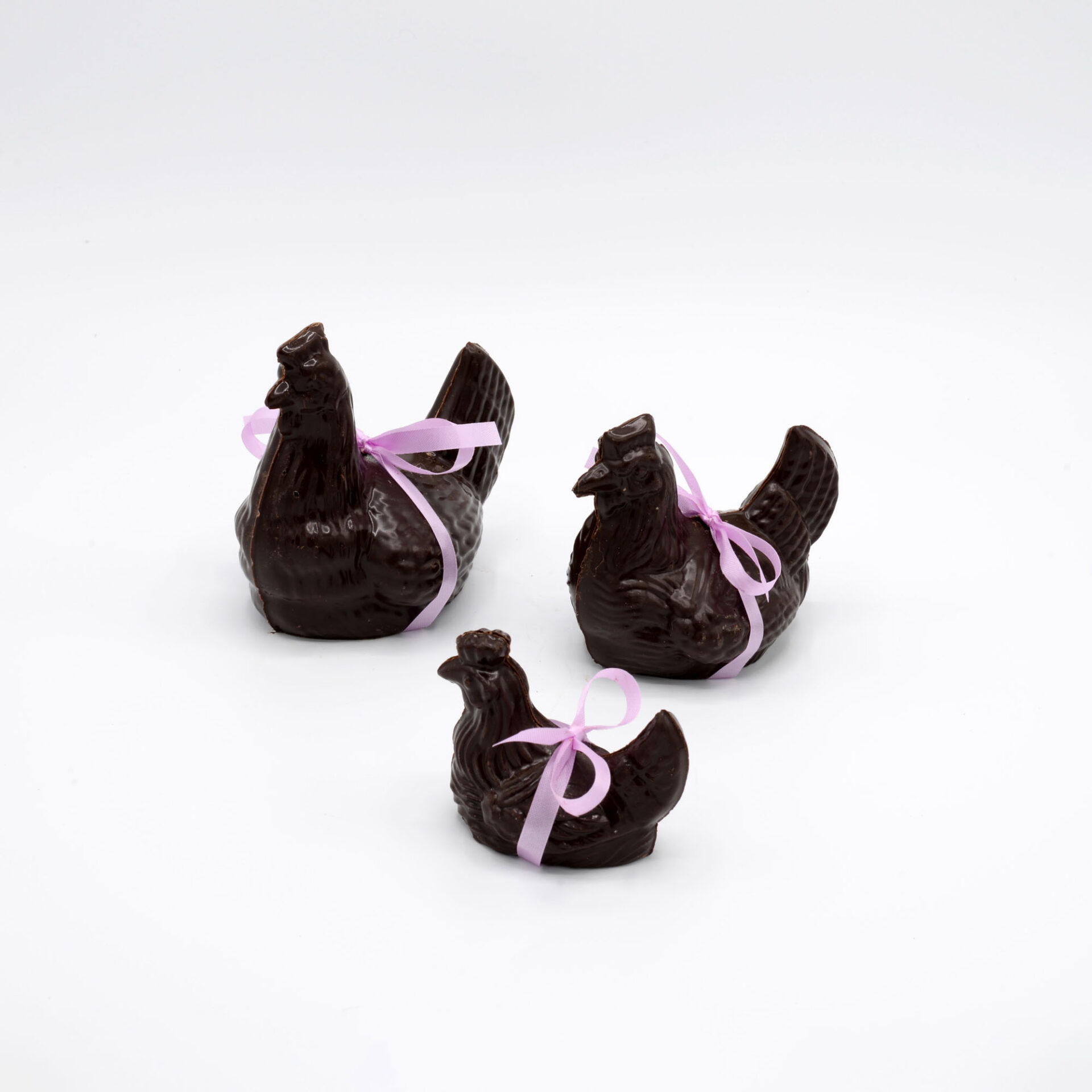 chocolat-poule-en-chocolat-noir-garnie-paques-3-tailles poule de pâques chocolat