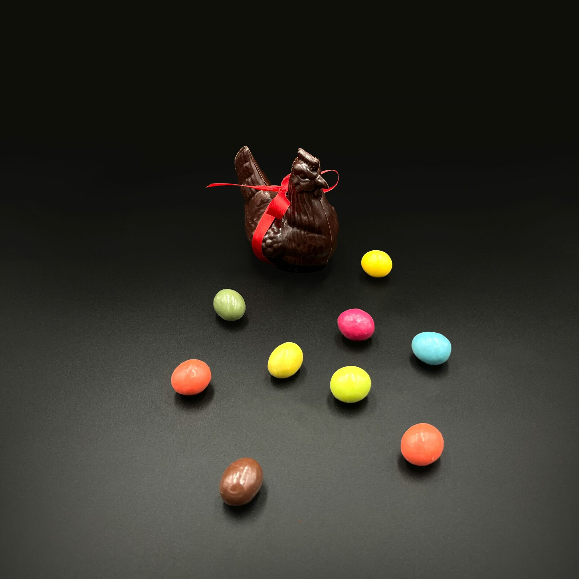 Poule en chocolat noir ou lait garnie – Image 2