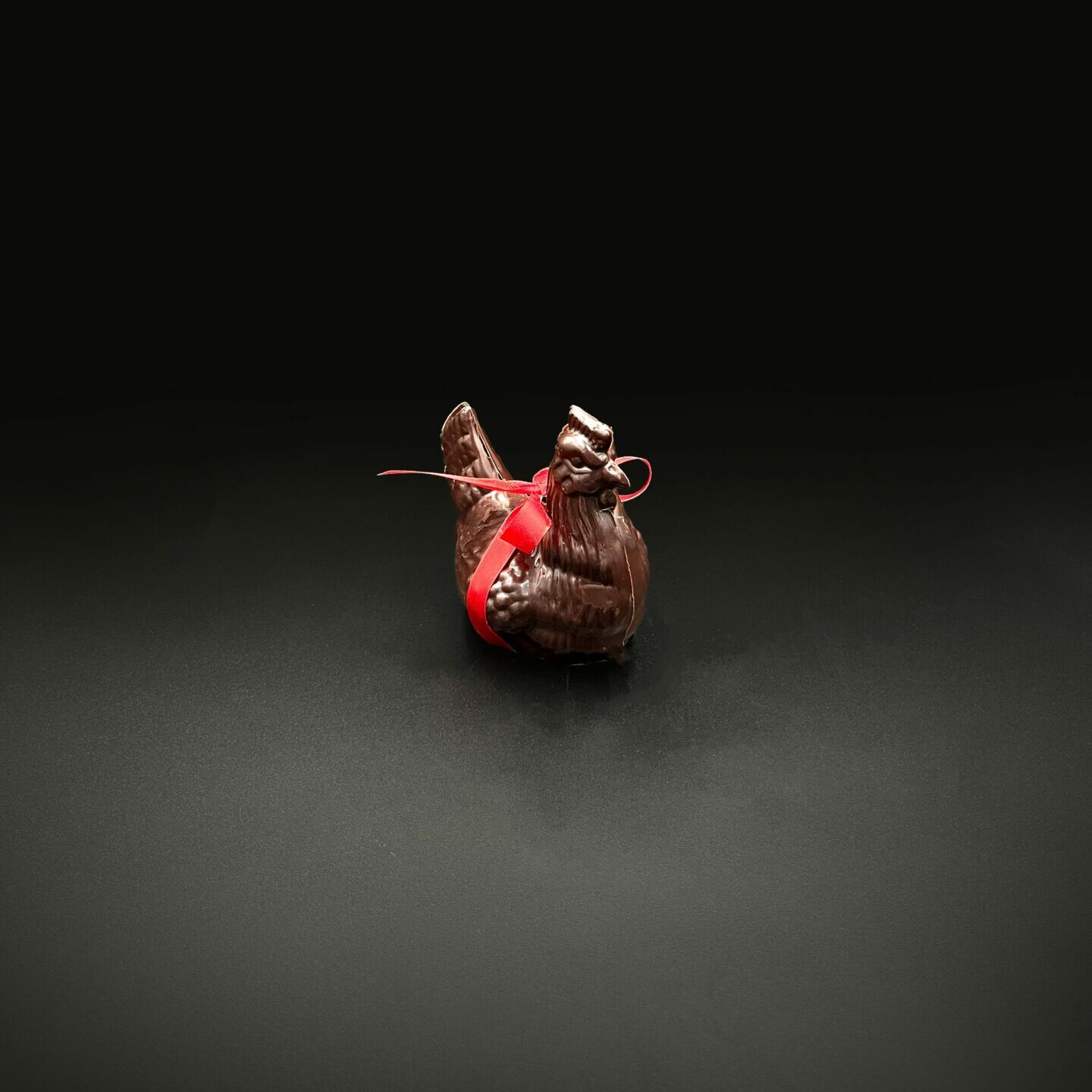 Poule en chocolat noir ou lait garnie